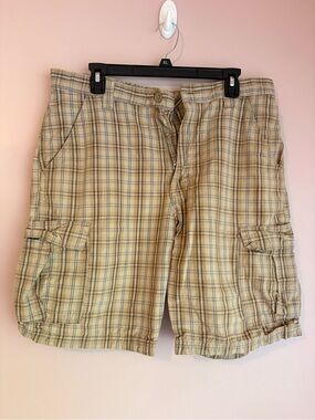 Wrangler Tan Plaid Cargo Shorts